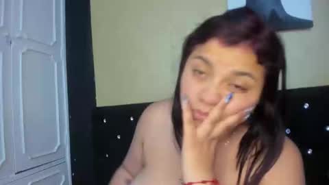 Snapshot of dannagarza chatting on 03.10.25 Danna Garza online show from 03.10.25