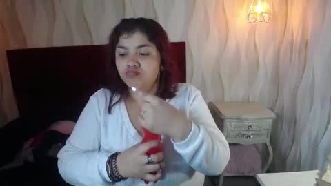 Snapshot of dannagarza chatting on 12.01.25 Danna Garza online show from 12.01.25