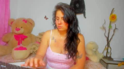 Danna Sofia jeins online show from 10.02.25
