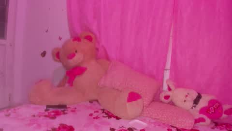 Danna Sofia jeins online show from 11.10.25