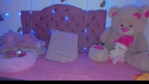 Danna Sofia jeins online show from 04.19.26