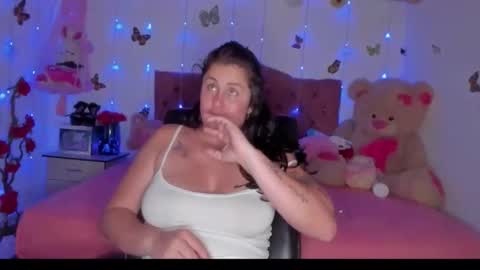 Danna Sofia jeins online show from 04.24.26