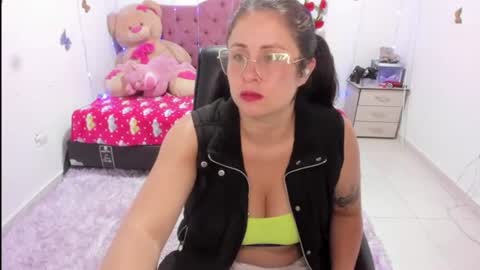 Danna Sofia jeins online show from 06.16.26