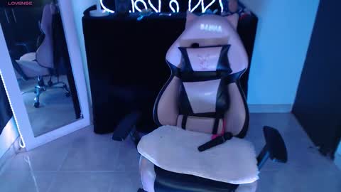 Snapshot of danniela_james chatting on 03.21.26 danna online show from 03.21.26