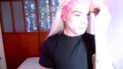 Snapshot of dannihotboy02 chatting on 02.21.26 danni online show from 02.21.26