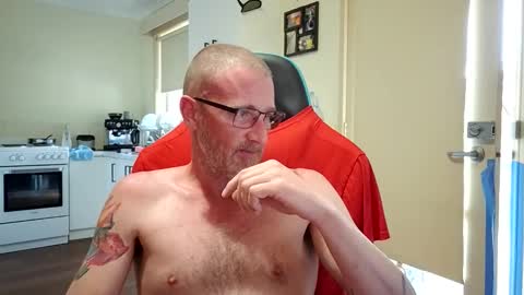 Snapshot of dannozdirekt chatting on 11.28.25 dannozdirekt online show from 11.28.25