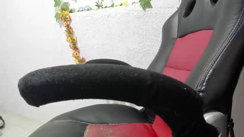 Snapshot of dannyscortt chatting on 10.28.25 DannyScott online show from 10.28.25