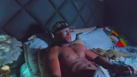 Snapshot of dany_dryy chatting on 12.22.25 Dany online show from 12.22.25