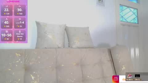 Snapshot of daphnewalker__ chatting on 09.28.25 Daphne online show from 09.28.25