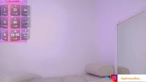 Snapshot of daphnewalker__ chatting on 10.24.25 Daphne online show from 10.24.25