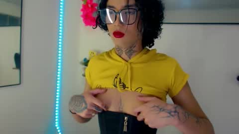 Snapshot of darianna_atehortua chatting on 04.24.26 Dary online show from 04.24.26