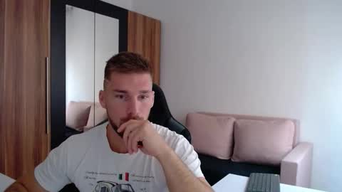 Snapshot of darius_94 chatting on 11.08.25 darius_94 online show from 11.08.25