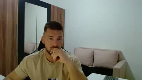 Snapshot of darius_94 chatting on 11.11.25 darius_94 online show from 11.11.25