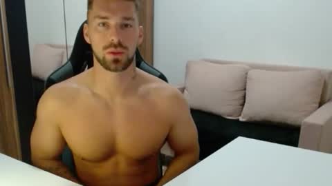 Snapshot of darius_94 chatting on 11.13.25 darius_94 online show from 11.13.25