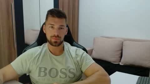 Snapshot of darius_94 chatting on 11.17.25 darius_94 online show from 11.17.25