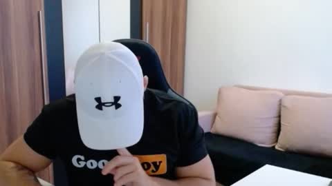 Snapshot of darius_94 chatting on 11.23.25 darius_94 online show from 11.23.25