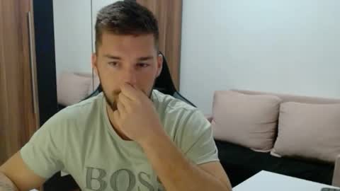 Snapshot of darius_94 chatting on 11.25.25 darius_94 online show from 11.25.25