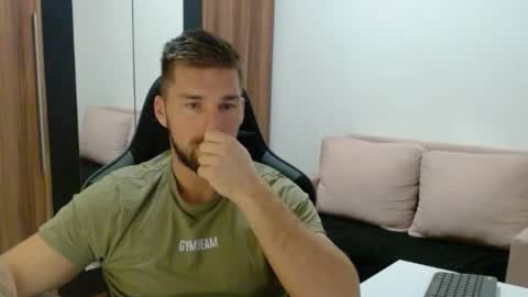 Snapshot of darius_94 chatting on 11.26.25 darius_94 online show from 11.26.25