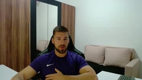 Snapshot of darius_94 chatting on 11.28.25 darius_94 online show from 11.28.25