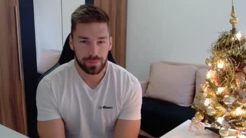 Snapshot of darius_94 chatting on 12.01.25 darius_94 online show from 12.01.25