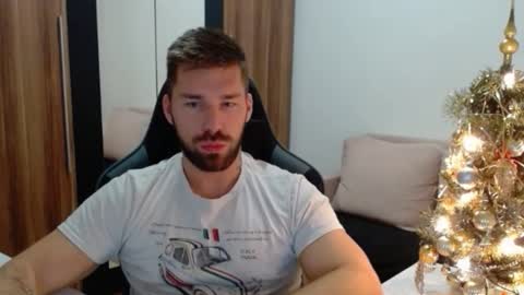 Snapshot of darius_94 chatting on 12.03.25 darius_94 online show from 12.03.25