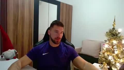 Snapshot of darius_94 chatting on 12.16.25 darius_94 online show from 12.16.25