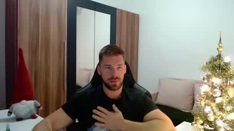 Snapshot of darius_94 chatting on 12.17.25 darius_94 online show from 12.17.25