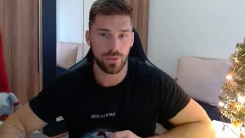 Snapshot of darius_94 chatting on 12.20.25 darius_94 online show from 12.20.25