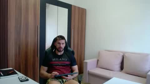 Snapshot of darius_94 chatting on 03.12.26 darius_94 online show from 03.12.26