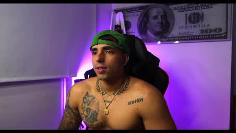 Darius Phoenix  online show from 02.12.25