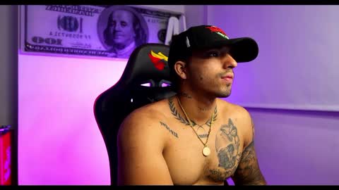 Darius Phoenix  online show from 02.18.25