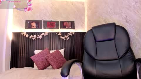 Dark online show from 10.13.25