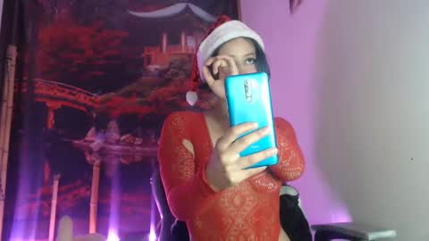 Snapshot of dark_doll5 chatting on 12.18.24 dark_doll5 online show from 12.18.24