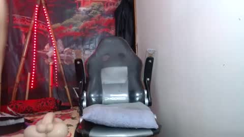 Snapshot of dark_doll5 chatting on 01.25.25 dark_doll5 online show from 01.25.25