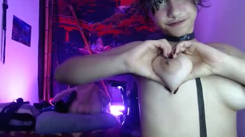 Snapshot of dark_doll5 chatting on 02.01.25 dark_doll5 online show from 02.01.25