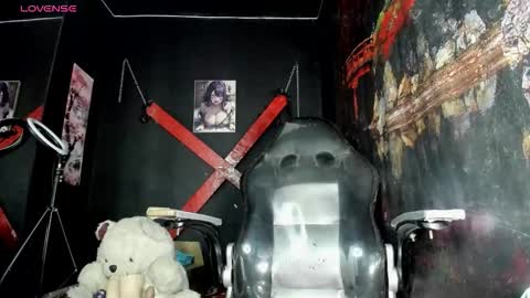 Snapshot of dark_doll5 chatting on 12.04.25 dark_doll5 online show from 12.04.25