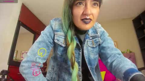 dark_dominika online show from 11.18.25