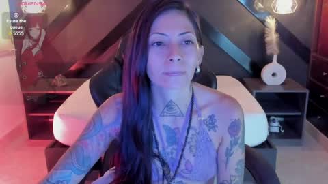 Snapshot of dark_gotica chatting on 06.08.26 M I K A E L A online show from 06.08.26