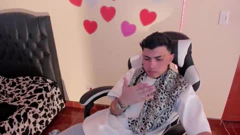 Snapshot of dark_hunder chatting on 02.22.26 dark_hunder online show from 02.22.26