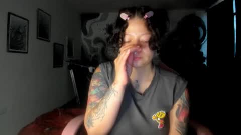 Snapshot of dark_miau chatting on 12.04.25 miau online show from 12.04.25