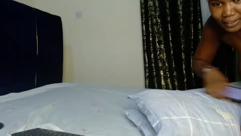 Snapshot of dark_tiffany chatting on 12.19.25 Tiff online show from 12.19.25