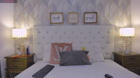 Snapshot of dark_velvet_ chatting on 10.20.25 dark velvet online show from 10.20.25