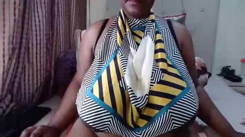 Snapshot of darkbusty chatting on 09.26.25 DarkBusty online show from 09.26.25