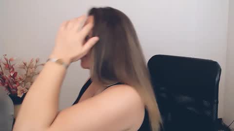 Anna online show from 09.16.25