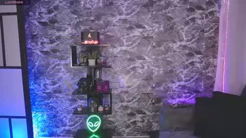 New account.  Help me reach 100 thumbs up  online show from 08.07.26