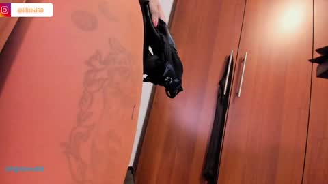 Snapshot of darknes_lilith18 chatting on 12.19.24 darknes_lilith18 online show from 12.19.24