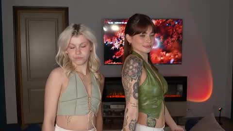 Snapshot of darksideanddelight chatting on 10.12.25 Assol online show from 10.12.25