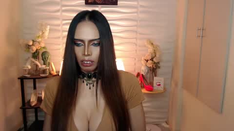 Snapshot of darksoul_mistress chatting on 12.16.24 HAPPY BIRTHDAY MISTRESS MADRIANA online show from 12.16.24