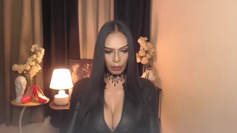 Snapshot of darksoul_mistress chatting on 12.30.24 HAPPY BIRTHDAY MISTRESS MADRIANA online show from 12.30.24