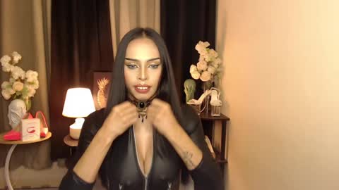 Snapshot of darksoul_mistress chatting on 01.14.25 HAPPY BIRTHDAY MISTRESS MADRIANA online show from 01.14.25